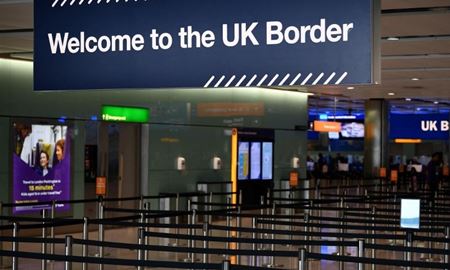 خشم مسافران از قوانین غیرمنطقی بریتانیایی‌ها در مورد واکسیناسیون