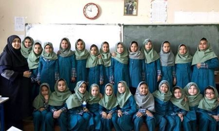 تکمیل ظرفیت مدارس در ایران و جاماندن برخی از کودکان افغان از ثبت نام