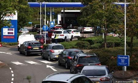 ورود ارتش بریتانیا به شهرها برای سوخت‌رسانی به پمپ‌بنزین‌ها