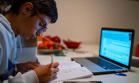 آموزش مجازی و مشکلات دانش‌آموزان مهاجر