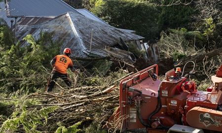 قطع برق 100هزار واحد مسکونی با وزش توفان در ویکتوریا