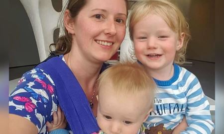 مادر بریتانیایی: تا زمانی که پسرانم بخواهند به آن‌ها شیر می‌دهم!