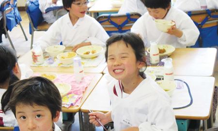 پرداخت ۷۶۰ یورو وجه نقد و بُن خرید به هر کودک ژاپنی