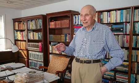 کسب دکترای فیزیک در آستانه 90 سالگی