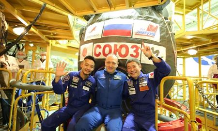 سفر میلیاردر ژاپنی به فضا با فضاپیمای روسی سایوز