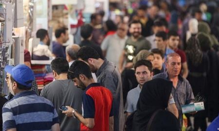 کاهش محدودیت‌های کرونایی در ایران با وجود شیوع سویه اومیکرون