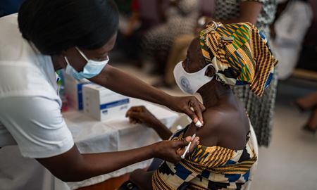 نرخ واکسیناسیون در آفریقا زیر ۱۰ درصد است
