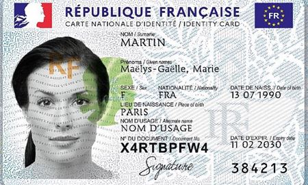 درخواست آکادمی فرانسه برای تعلیق صدور کارت‌های ملی با عبارات انگلیسی