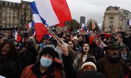 تظاهرات فرانسویان در اعتراض به سخنان ماکرون