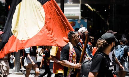 راهپبمایی بومیان معترض برای یادآوری" روز تهاجم"