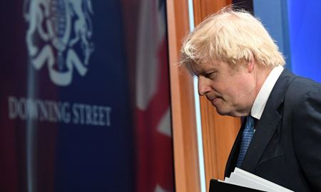 آغاز پایان نخست‌وزیری بوریس جانسون با استعفای پنج مشاور