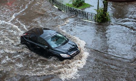همه چیز در مورد خودروهایی که گرفتار سیلاب شده‌اند