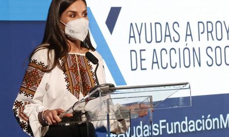 همراهی ملکه اسپانیا با مردم اوکراین با پوشیدن لباس سنتی این کشور