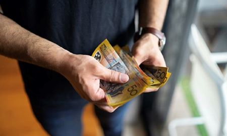 پرداخت کمک هزینه نقدی به استرالیایی‌ها به دنبال افزایش بهای سوخت