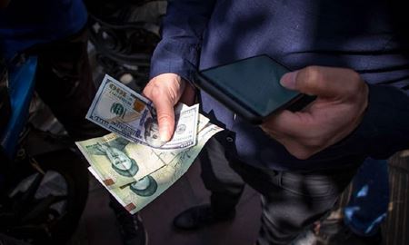 حمل و نگهداری بیش از ۱۰ هزار دلار در ایران قاچاق اعلام شد