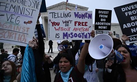 تجمع اعتراضی آمریکایی‌ها در خصوص احتمال لغو قانونی بودن سقط جنین