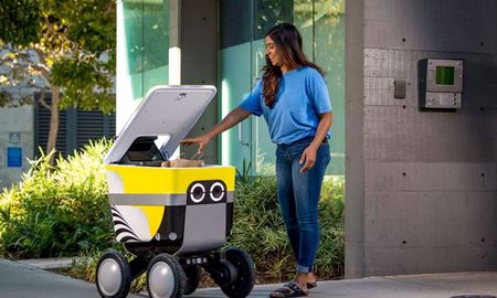 تحویل غذا با ربات‌های چهارچرخ و خودران‌ها توسط اوبر