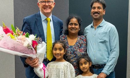 دیدار خانواده پناهجوی اهل تامیل با نخست وزیر استرالیا