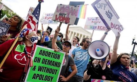 حکم تاریخی دیوان عالی آمریکا برای خروج سقط جنین از حقوق اساسی