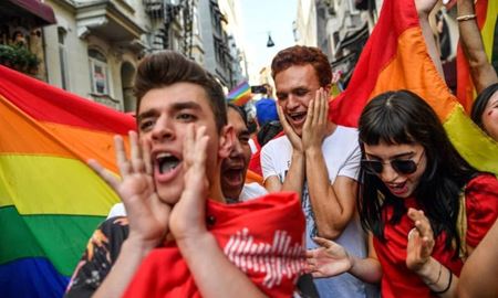 مقابله یکی از شهرهای ترکیه با برگزاری جشن همجنسگرایان