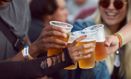 مزایای مصرف اندک الکل برای بزرگسالان چیست؟