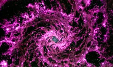 ثبت یک کهکشان بنفش مارپیچ توسط تلسکوپ جیمزوب