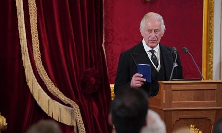 ادای سوگند وفاداری نخستوزیر و نمایندگان پارلمان بریتانیا نسبت به پادشاه چارلز سوم