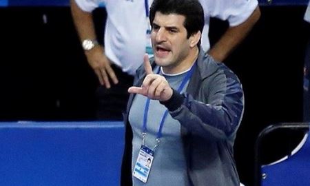 چه کسی را میزنی؟ به چه کسی فحاشی میکنی؟