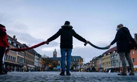 تشکیل زنجیره‌های انسانی از استرالیا تا آمریکای شمالی