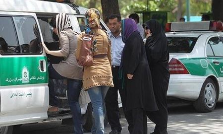 گزارش اس‌بی‌اس استرالیا از خبر انحلال گشت ارشاد و واکنش مردم ایران