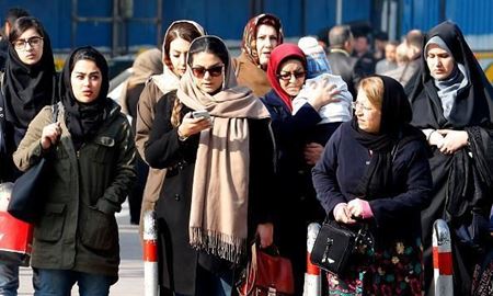 بازنگری مقررات سخت‌گیرانه حجاب در ایران، با هدف پایان دادن به اعتراضات   