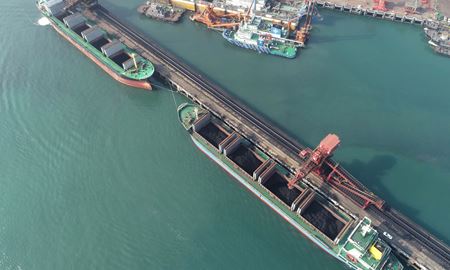 ورود نخستین کشتی حامل زغال سنگ استرالیا به چین پس از دو سال