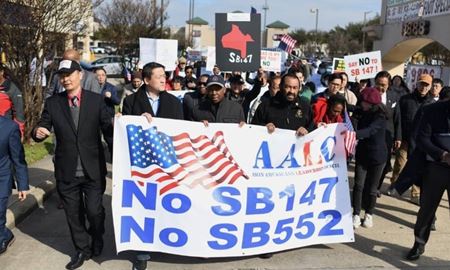 تظاهرات علیه لایحه منع خرید املاک توسط اتباع چینی و ایرانی در تگزاس آمریکا