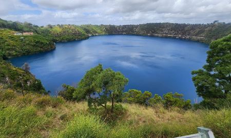 دریاچه زیبای بلو لیک(blue lake)  در استرالیای جنوبی