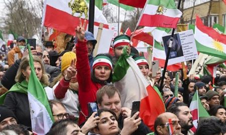 تجمع گسترده ایرانیان در بروکسل همزمان با تحریم‌های جدید اروپا