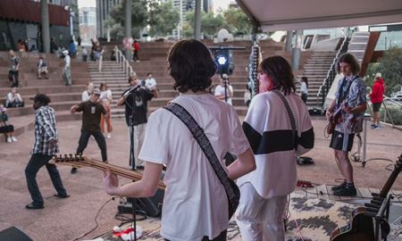 اعطای کمک مالی برای برپایی جشن‌های هفته جوان 2023 در ایالت استرالیای‌غربی