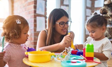 دولت استرالیا خدمات مراقبت از کودکان را ارزان‌تر می‌کند