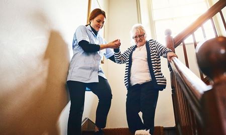 حقوق بیش از 250.000 نفر از کارکنان بخش مراقبت از سالمندان افزایش پیدا می‌کند