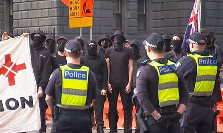 برخورد شدید پلیس با معترضان نئونازی در ملبورن استرالیا