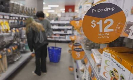 کاهش ناگهانی قیمت یک هزار کالا در فروشگاه کی‌مارت استرالیا