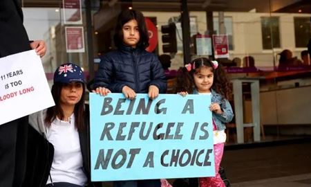 تجمع یک هفته‌ای پناهندگان در مقابل دفتر وزیر کشور استرالیا 