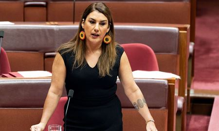 تهدید سناتور مستقل سنای استرالیا از سوی نئونازی‌ها