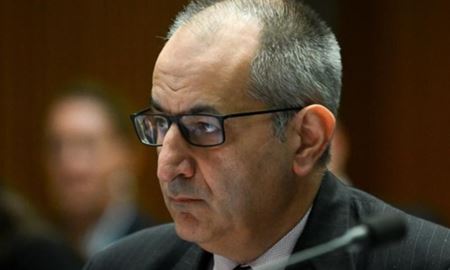 مایکل پزولو، دبیر وزارت کشور استرالیا، از سمت خود برکنار شد