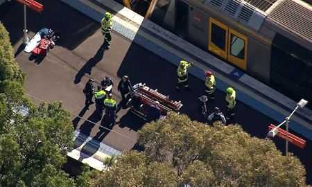 حادثه دلخراش افتادن کالسکه حامل دو کودک بر روی ریل قطار در سیدنی