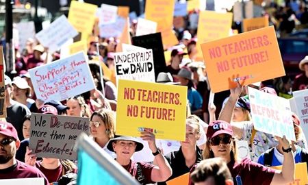 اعتصاب سراسری معلمان ایالت کوئینزلند؛ امتحانات پایان سال در هاله‌ای از ابهام!