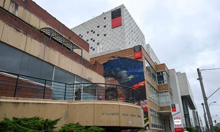 دانشگاه سوئین‌برن به دانشجویان با شش ماه سابقه تحصیل، مدرک رسمی اعطا می‌کند